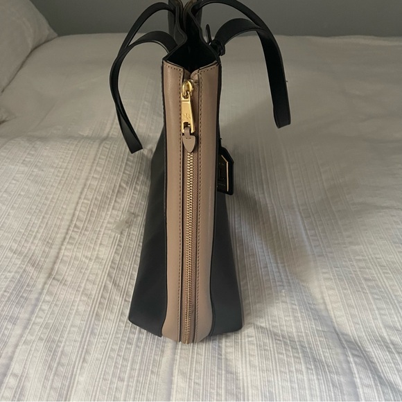 Lauren Ralph Lauren Large Black Leather Expandable Shoulder Purse - Picture 3 of 8